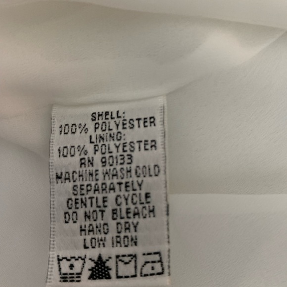 NWOT Beautiful White lined ruffled Blouse - Picture 5 of 5